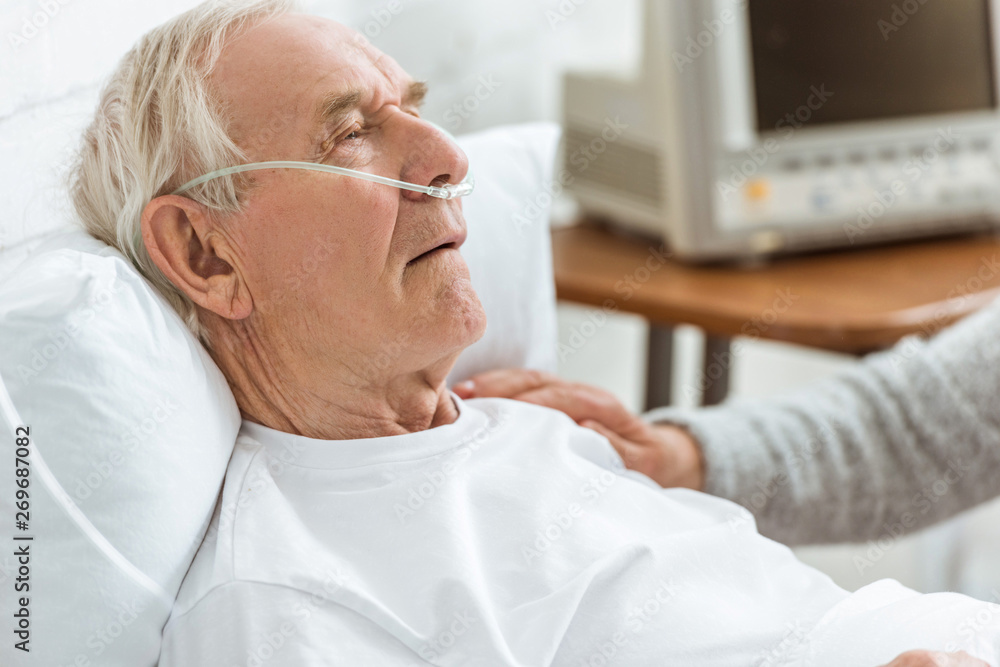 Obraz premium cropped view of senior woman and ill senior man in hospital