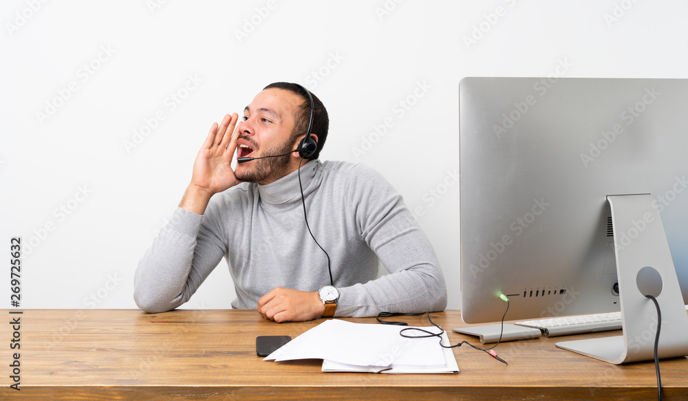 Telemarketer Colombian man shouting with mouth wide open to the lateral Telemarketer Colombian man shouting with mouth wide open to the lateral