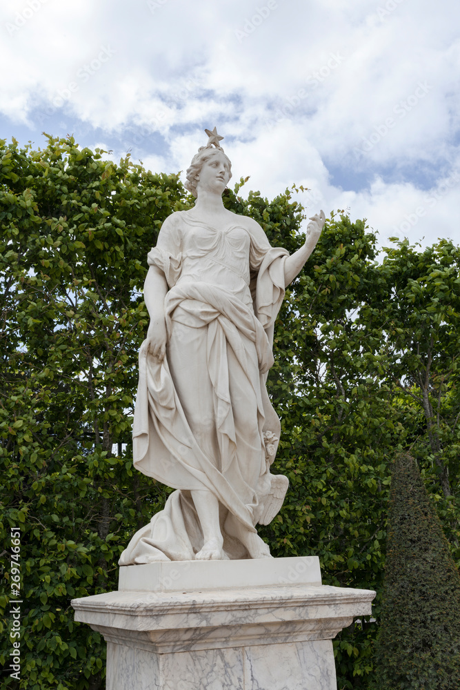 Statue of woman in park