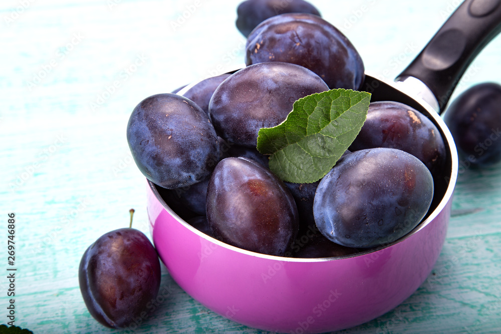 Obraz premium purple plum harvest