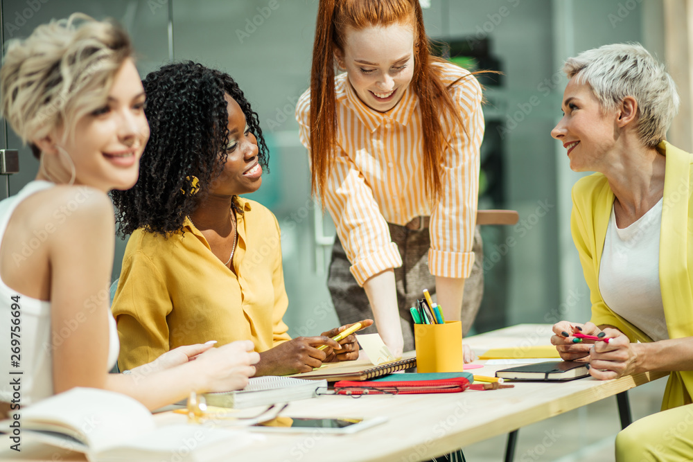 Fototapeta premium happy multiracial businesswomen having discussion with colleagues in office. close up photo