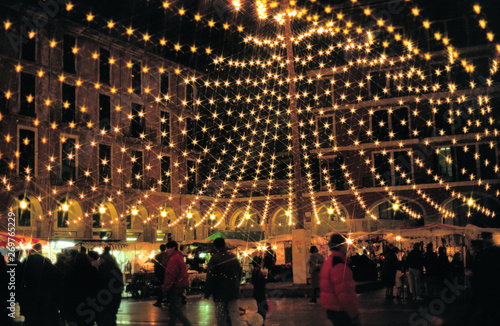 Obraz na płótnie weihnachtbeleuchtung in palma de mallorca w salonie
