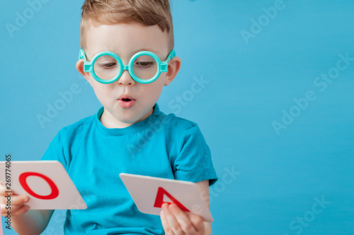 Tableau sur toile Cute little boy with letter on background