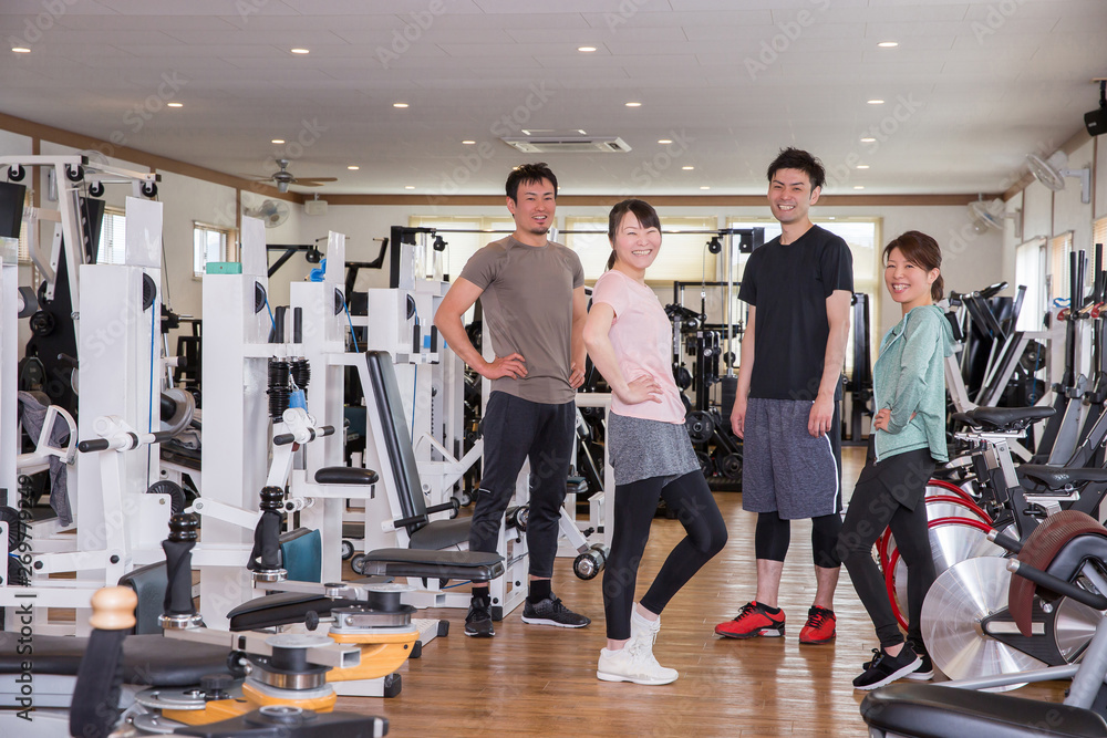 Fototapeta premium スポーツジムと仲間達