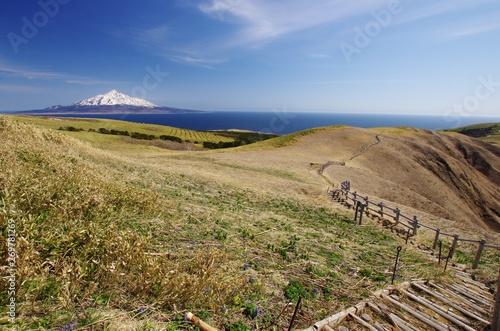 beautiful islands, Rebun Isl. and Rishiri Isl. with mountain path in Hokkaido, Japan　礼文島登山道と冠雪利尻富士