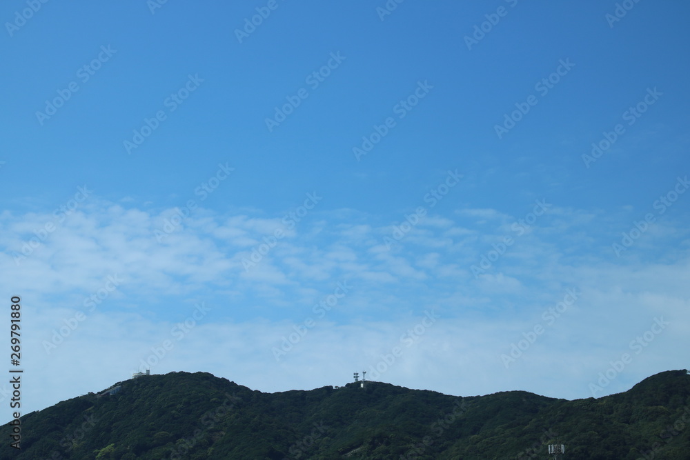 日本の秋の雲と須磨浦公園山頂(神戸・須磨) 日本の秋の雲と須磨浦公園山頂(神戸・須磨)