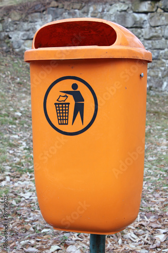 Orange recyclebin