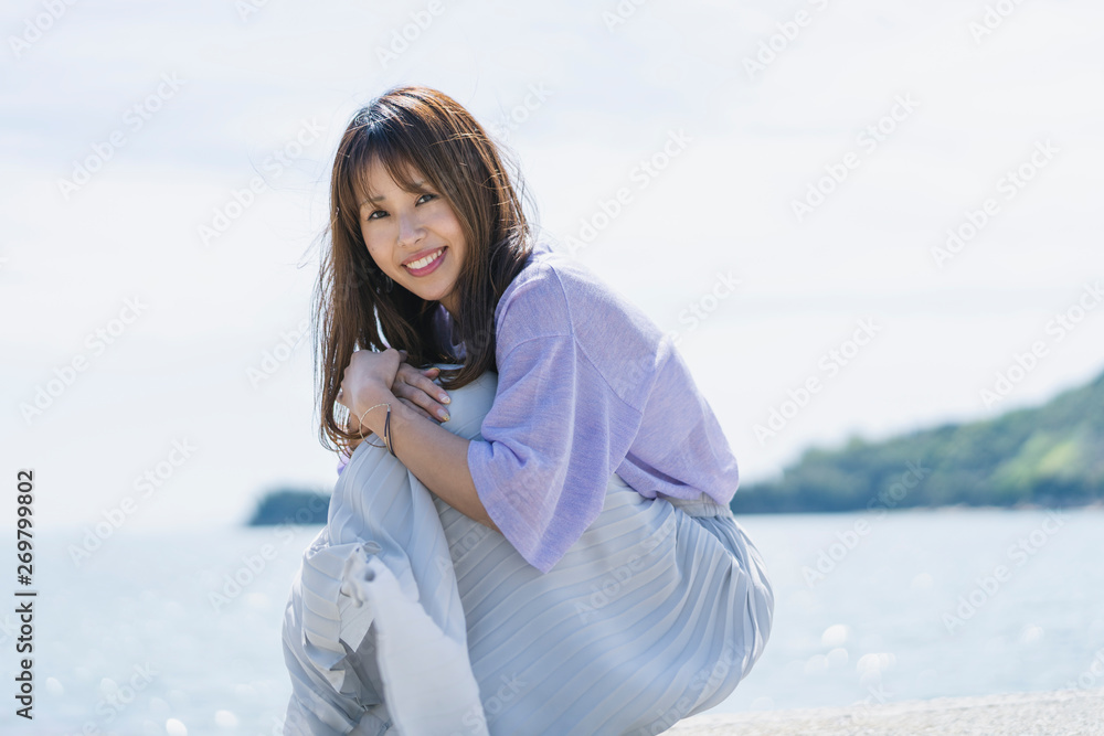 島を旅する女性 島を旅する女性
