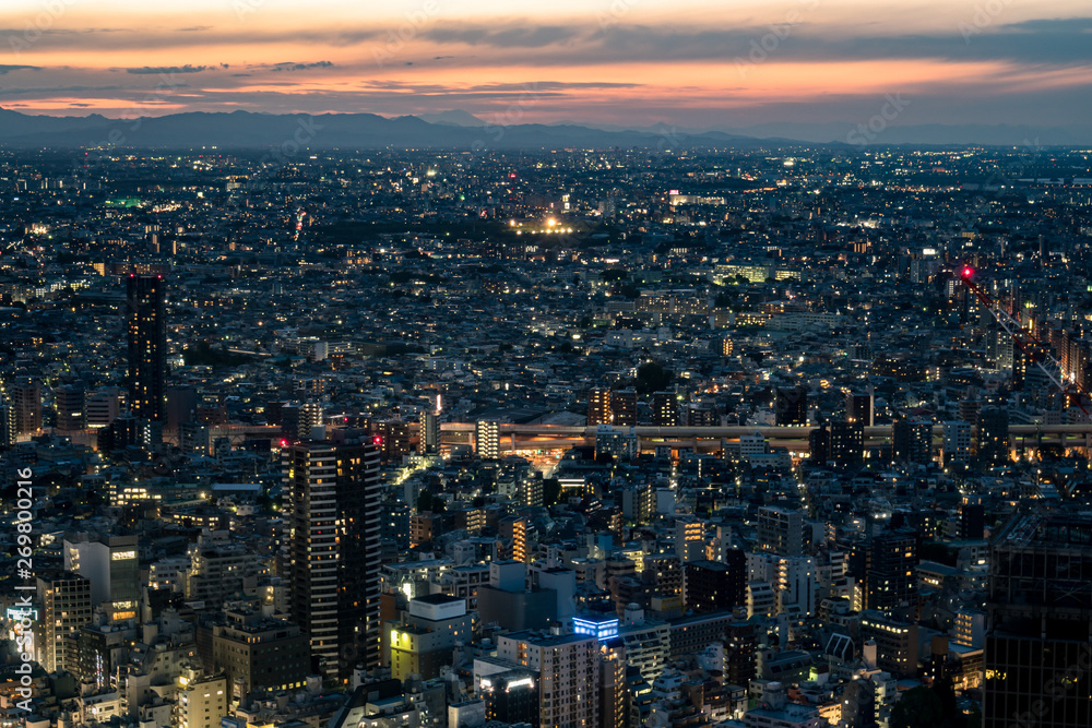 東京の都市風景　池袋から見る夕方の空３