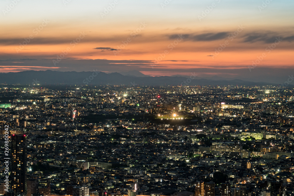 東京の都市風景　池袋から見る夕方の空２