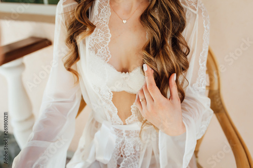 Valokuva Beautiful bride in a peignoir. Morning of wedding day