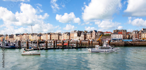 Canvastavla Dieppe. Entrée du port. Seine-Maritime. Normandie