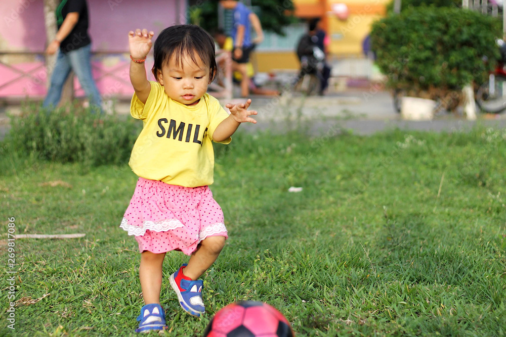 One year old baby walking sales