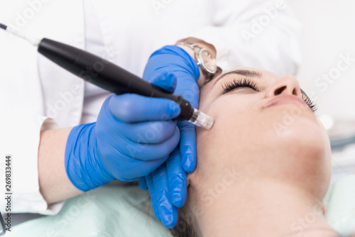 Quadro em tela Derma pen treatment