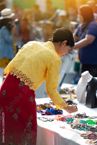 Fotografie Tourist enjoying in lard yai walking street ,traveling concept