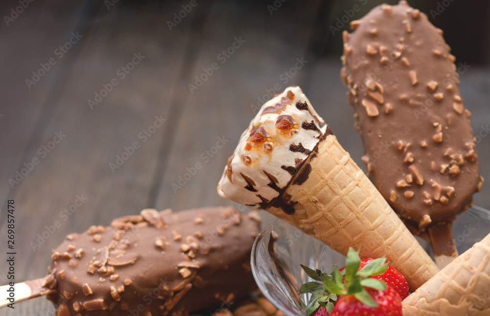 Ice cream with vanilla, caramel, hazelnut and almond - obrazy, fototapety, plakaty 