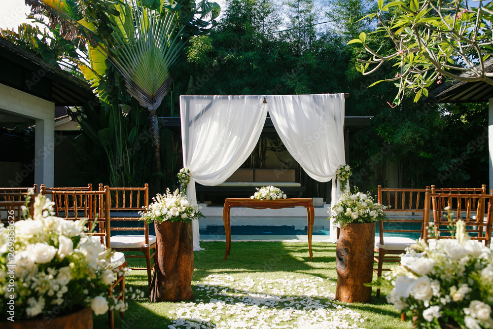 Obraz premium Beautiful Wedding ceremony decoration set up outdoors