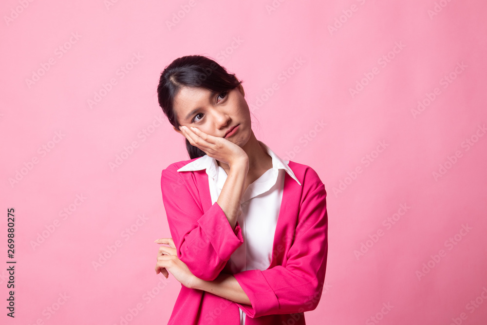 Beautiful young Asian woman get bored. Beautiful young Asian woman get bored.