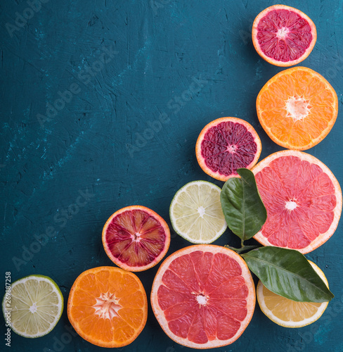Fototapeta Naklejka Na Ścianę i Meble -  citrus fruits slice top view wood background.