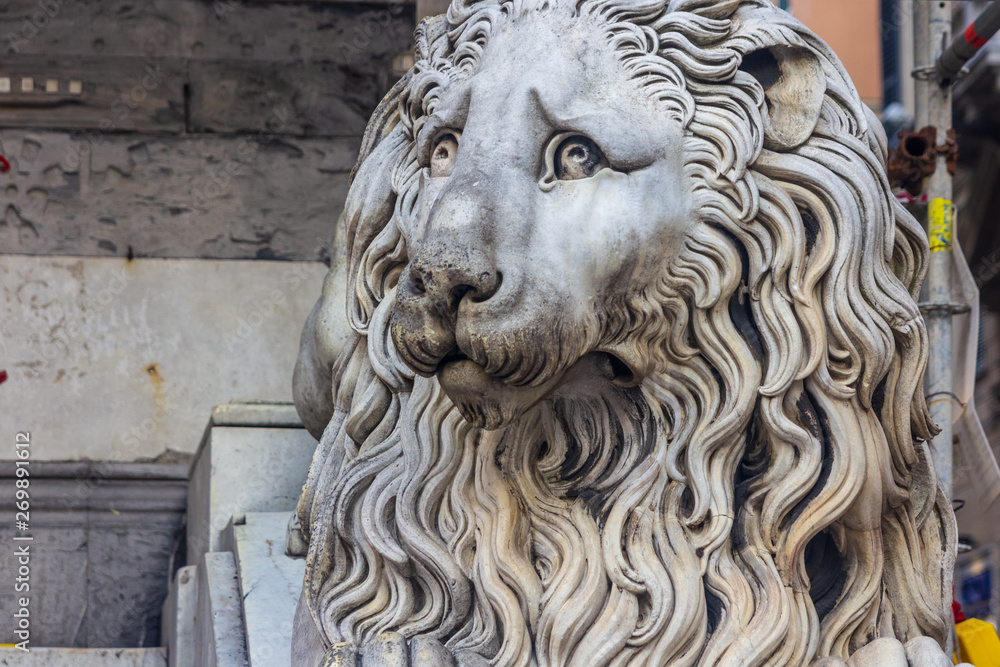 Naklejka premium Statue of a lion