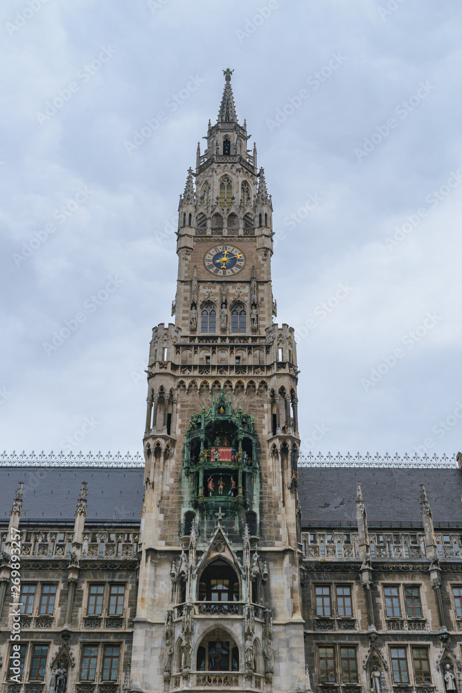 The clock chimes at the Munich New Town Hall