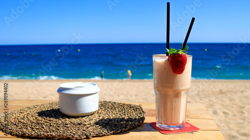 Sticker Tropical cocktail on the beach