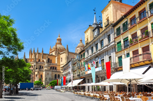 Quadro em tela Plaza Major square with Segovia Cathedral, Segovia, Spain