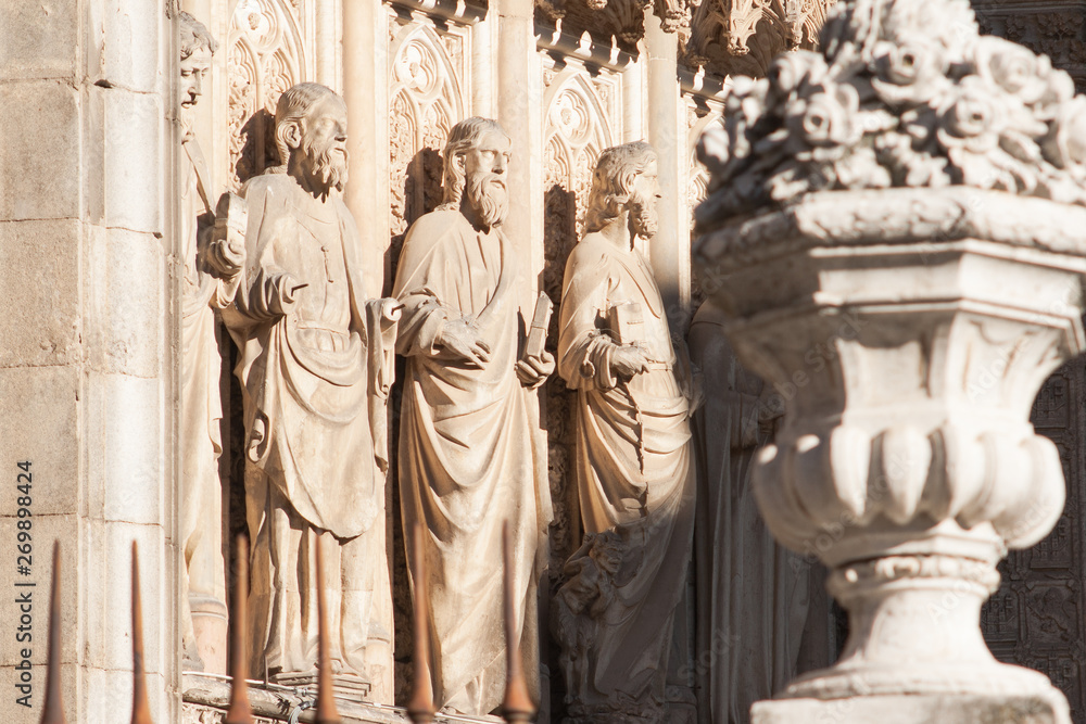 Apostolate of the west facade of the cathedral of toledo