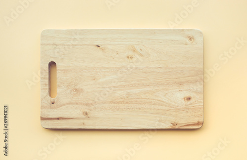 Foto Chopping board wooden on pastel color