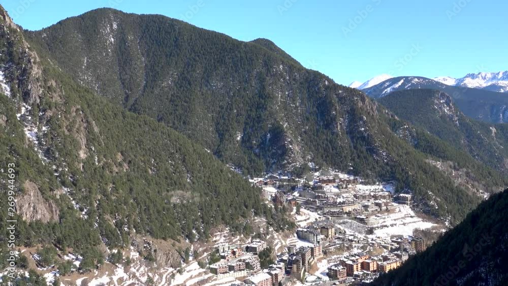 Catalonia Andorra la Vella, mountain village with a perkkasnym mountain view Catalonia Andorra la Vella, mountain village with a perkkasnym mountain view