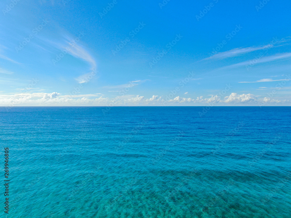 Obraz premium sea and blue sky no people simple background