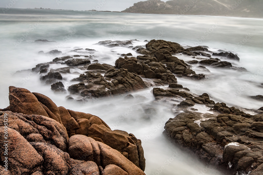 Obraz premium rocks and waves