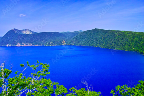 初夏の北海道、摩周第一展望台からの見る白樺林と摩周ブルーに輝く摩周湖