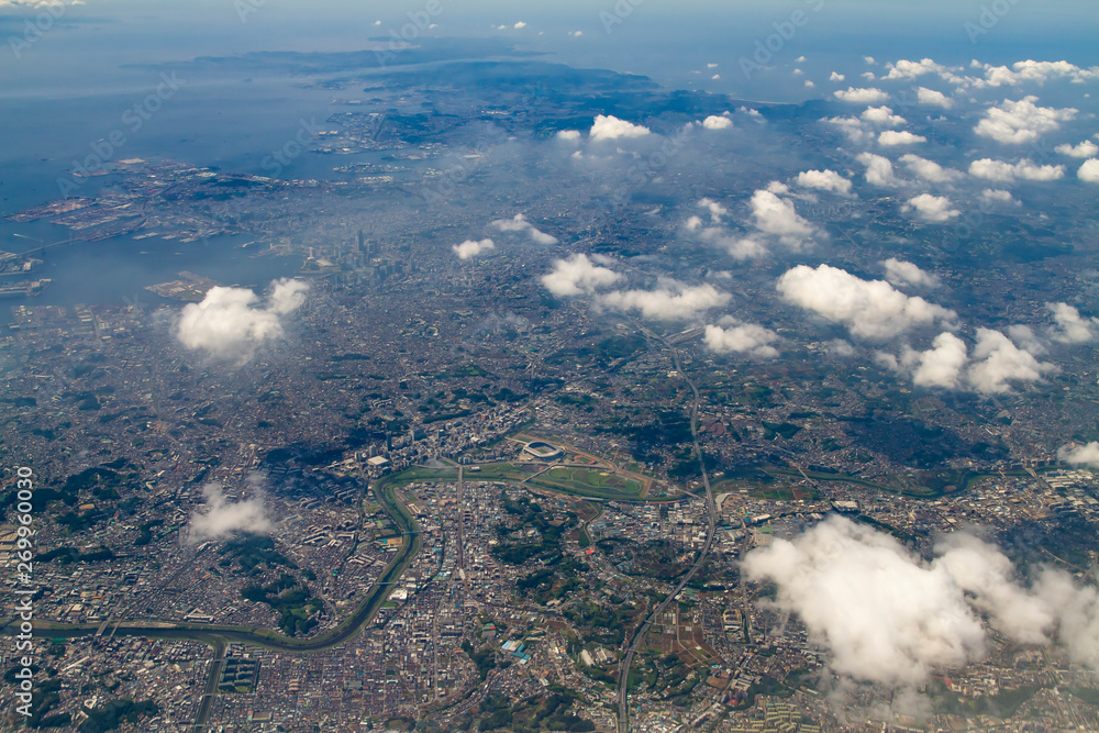 新横浜から三浦半島を望む空撮