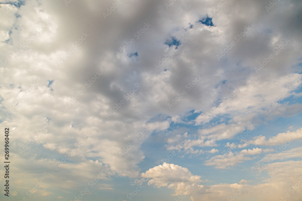 The blue sky tightened clouds