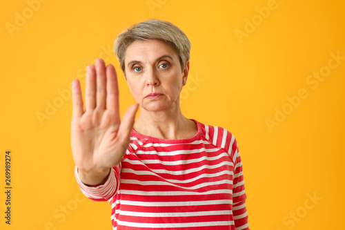 Portrait of mature woman sh...