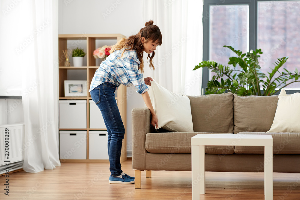 Ταπετσαρία household, housework and cleaning concept - asian woman arranging sofa cushions