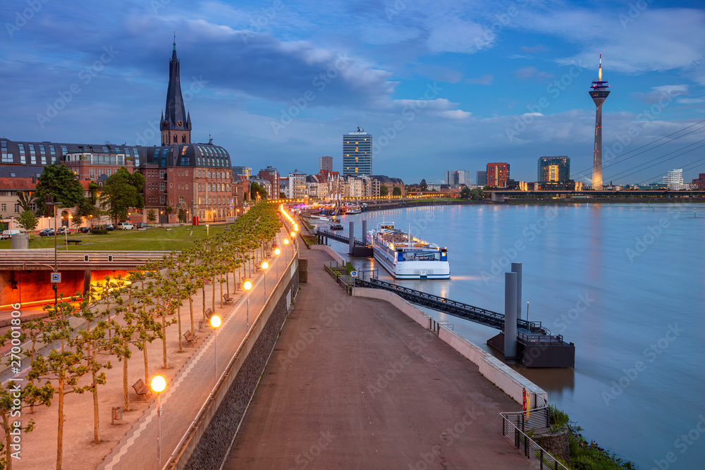 Obraz premium Dusseldorf, Germany. Cityscape image of riverside Düsseldorf, Germany with Rhine river during sunset.
