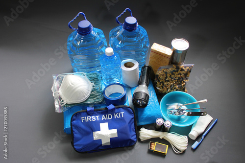 Schilderij op canvas Disaster preparedness items