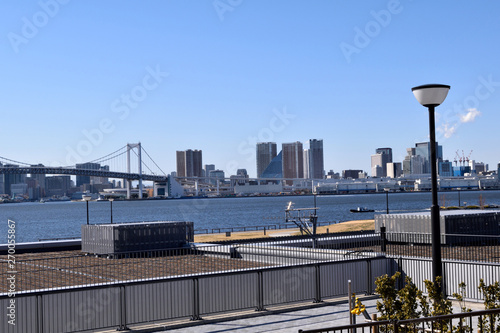 東京湾とレインボーブリッジ 芝浦ふ頭方面