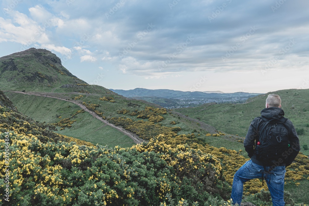 Naklejka premium hiking to King Arthurs Seat, Edinburgh Scotland