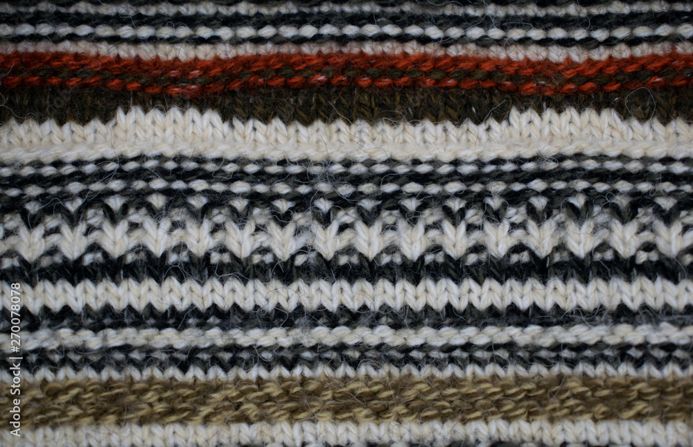 A mixture of hand-knitted materials on the spokes, various patterns and decorations. A mixture of hand-knitted materials on the spokes, various patterns and decorations.