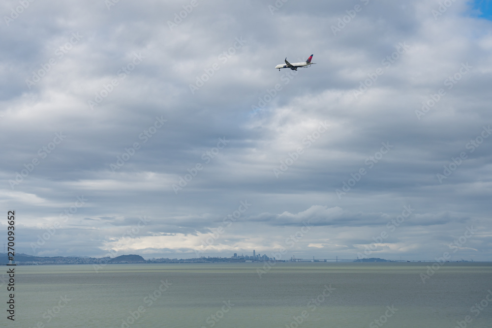 San Francisco as seen from Coyote Point to the south with aircraft on approach San Francisco as seen from Coyote Point to the south with aircraft on approach