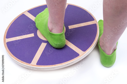 Φωτογραφία Woman's foot on Wooden Wobble Balance Board Exercise Core Fitness Trainer for Workout, Fitness, Balance Exercise & Rehabilitation