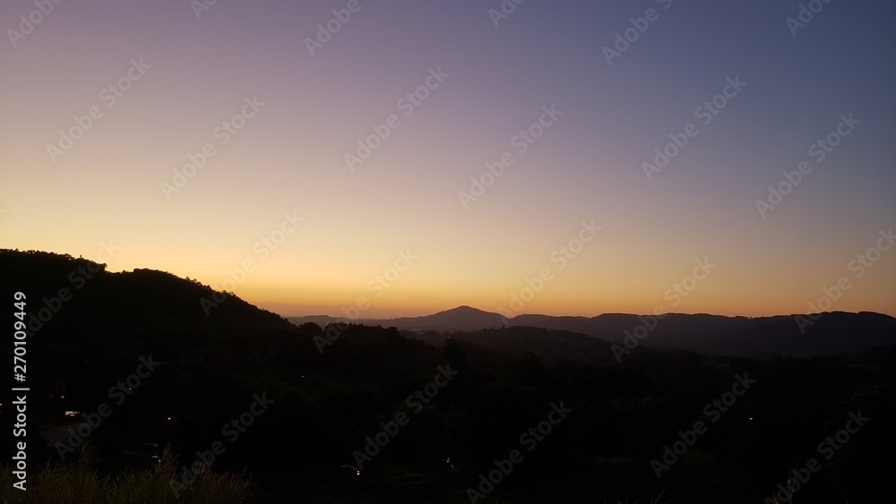 pôr do sol nas montanhas pôr do sol nas montanhas