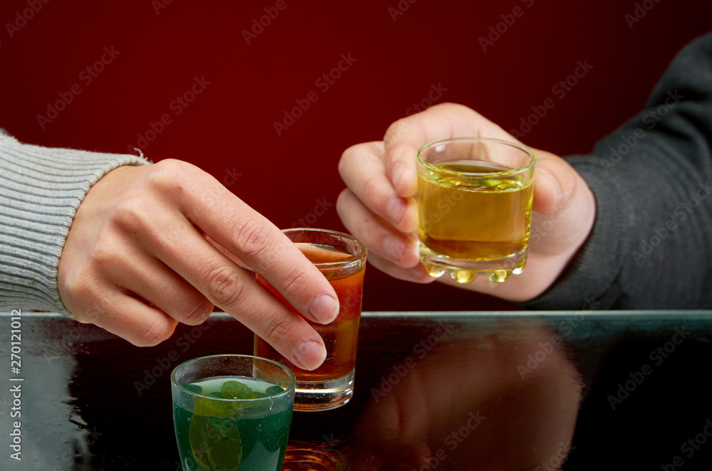 Drinking a variety of alcoholic beverages in the campaign of friends Drinking a variety of alcoholic beverages in the campaign of friends