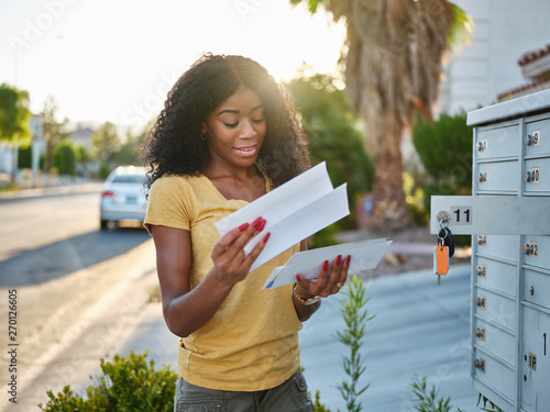 Canvastavla african american woman checking mail in las vegas community