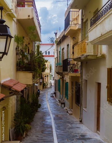 Fototapeta Naklejka Na Ścianę i Meble -  Narrow back streets of a small Greek city near the sea