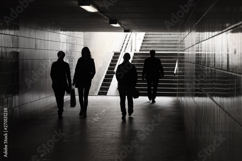 Photos Menschen im Tunnel