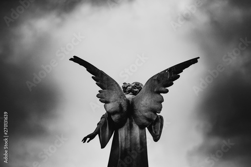 Canvastavla Guardian angel monument over a cloudy sky, memorial, eternal, remembrance